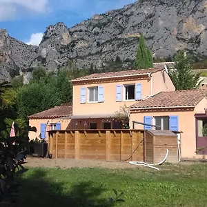 D'hotes L'odalyre Bed & Breakfast